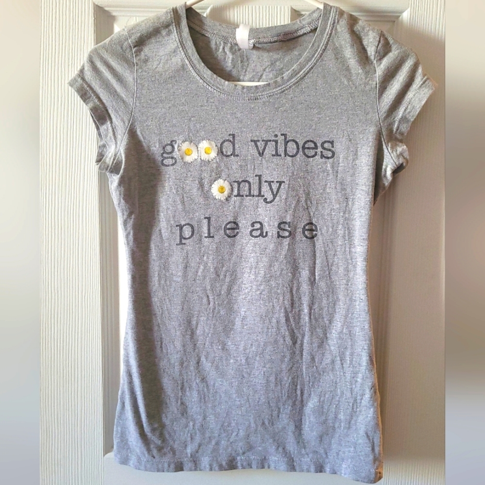 "Good Vibes Only Please" graphic tee size L